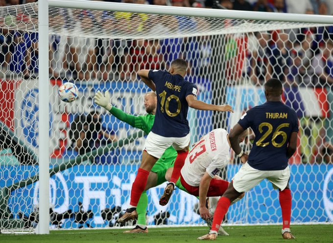 Mbapé decide contra a Dinamarca e leva França às oitavas da Copa