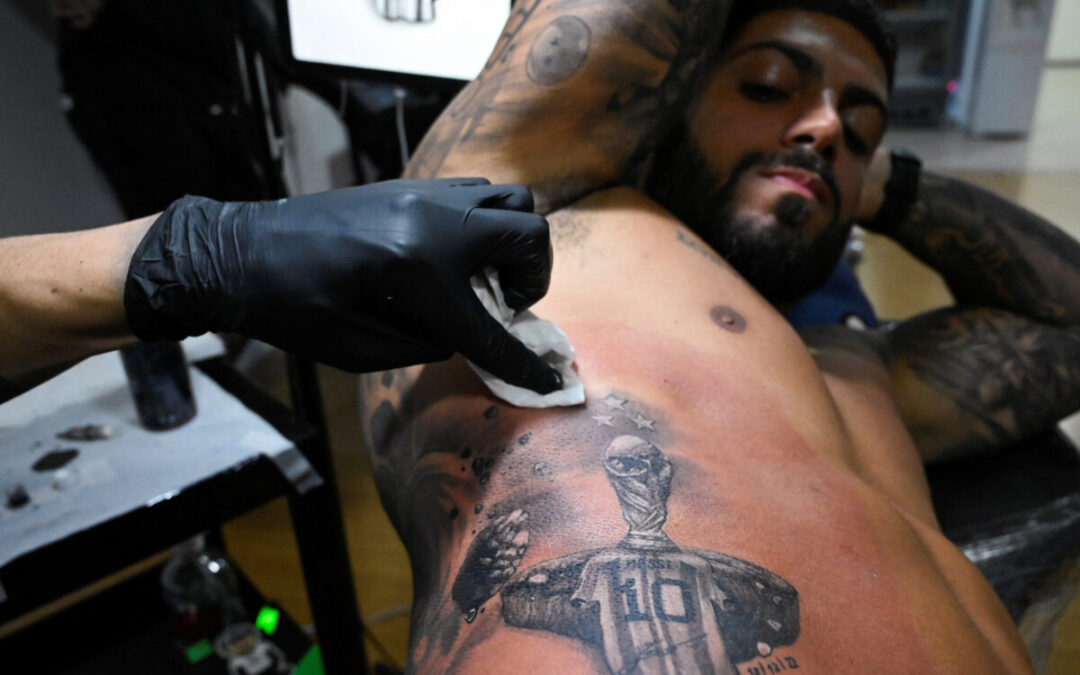 Argentinos tatuam Messi após tri da Copa do Mundo