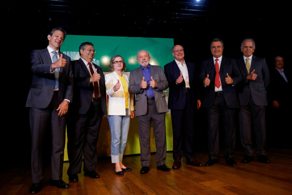 Haddad, Dino, Gleisi Hoffmann, Lula, Alckmin, Costa e Múcio. (REUTERS/Adriano Machado)