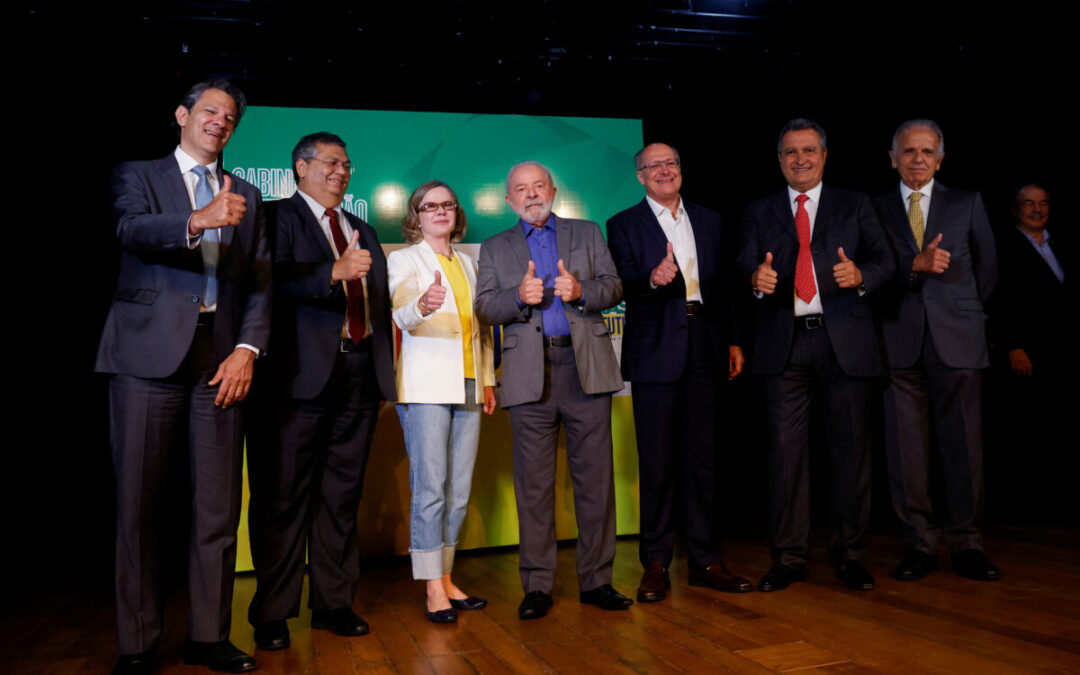 Lula anuncia Haddad e mais quatro ministros