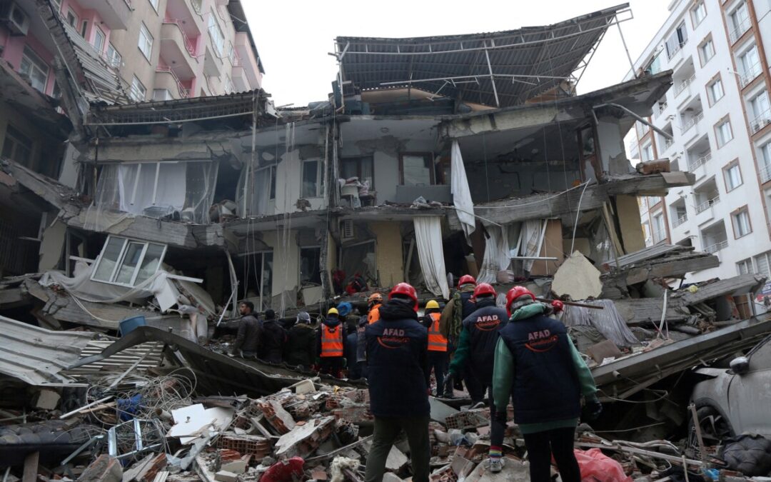 Terremoto mata 3.700 pessoas na Turquia e na Síria