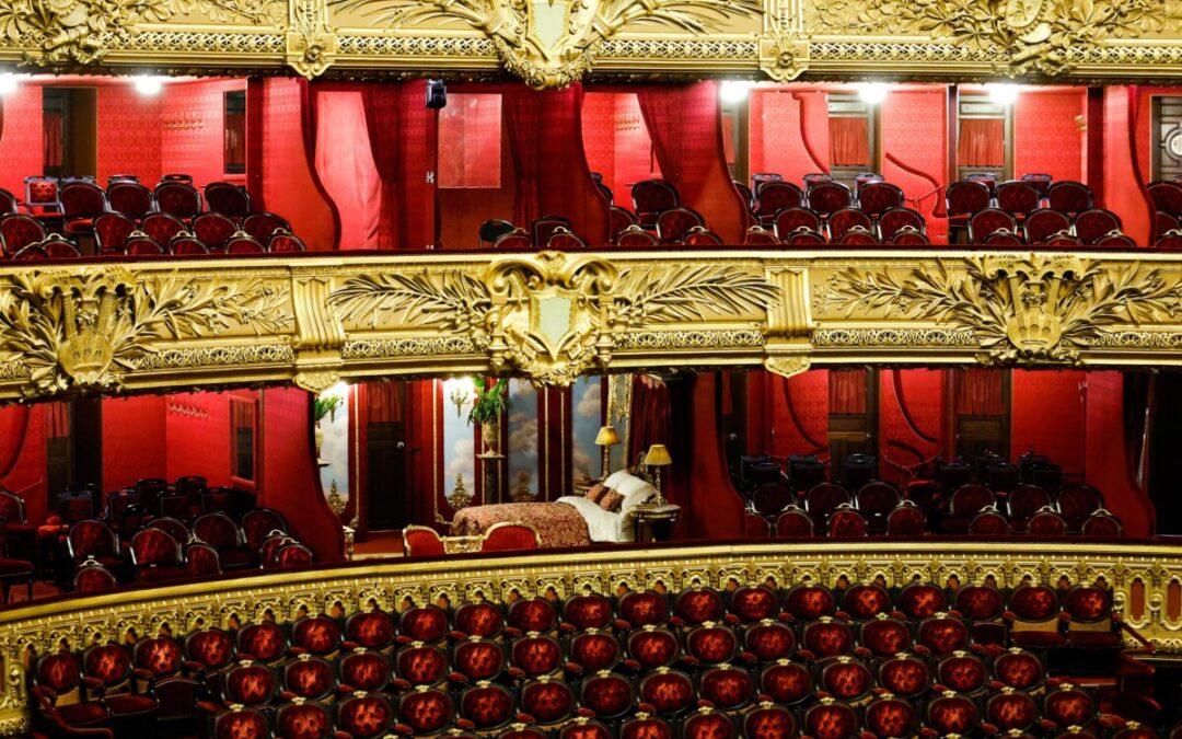 Airbnb oferece estadia com tema Fantasma da Ópera em Paris