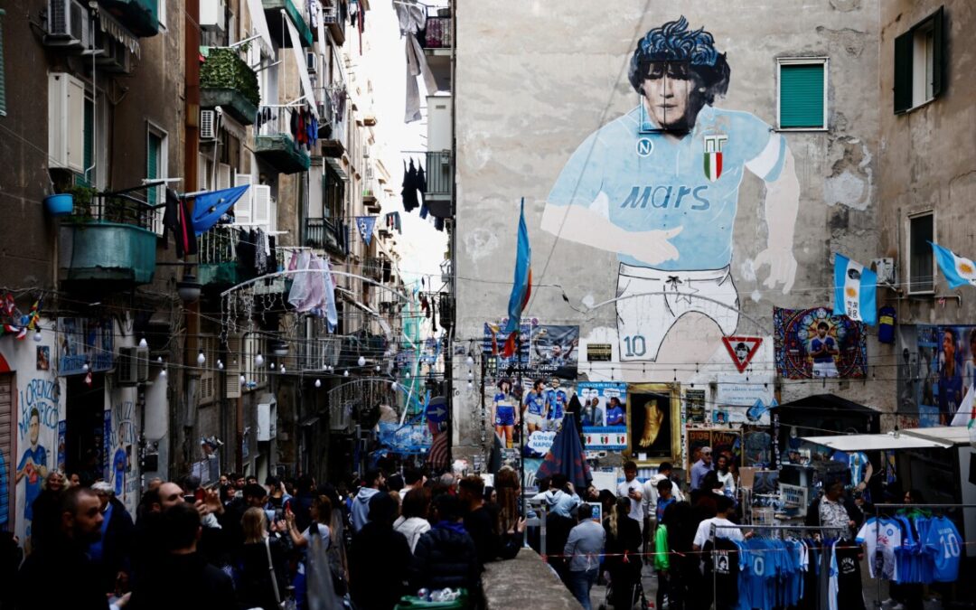Nápoles se pinta de azul à espera do Scudetto